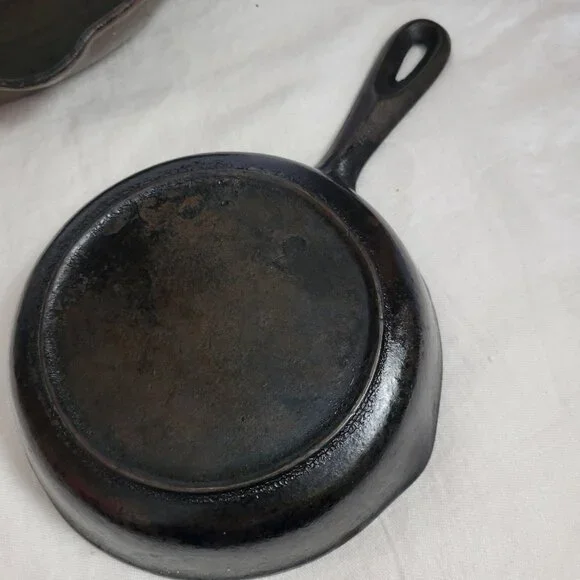Vintage Cast Iron No. 3 frying pan seasoned 6 1/2" kitchenware camping cook EUC - Picture 3 of 6